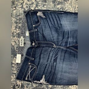 Mid rise boots cut jeans